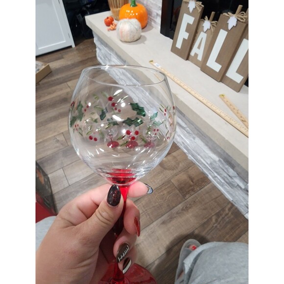 Pfaltzgraff Winterberry Wine Goblets 10oz Red Wine Glass - Set of 4 - Picture 6 of 6